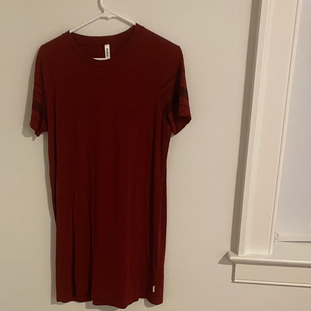 Red short sleeved dress with pocket